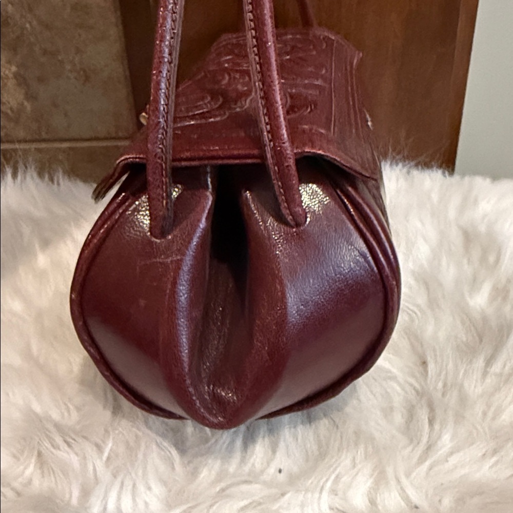Vintage Burgundy Tooled Leather Shoulder Bag with Brass Clasp - Picture 8 of 13